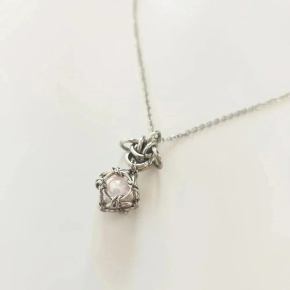 Antique classic style white pearl necklace with a small silver chain - Picture 4 of 4